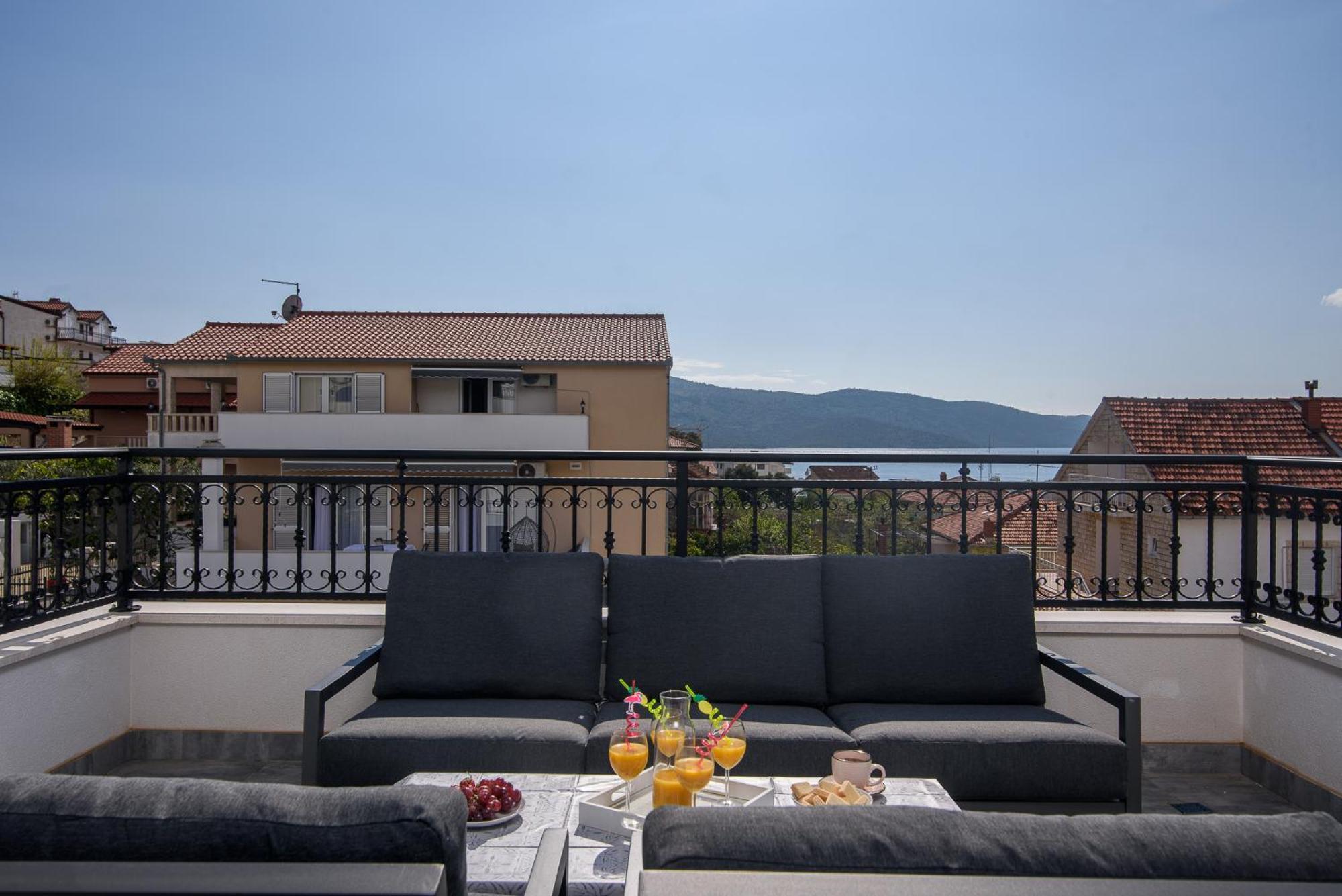 Villa Barbara & Zoran With Free Parking And Heated Swimming Pool Seget Vranjica Buitenkant foto