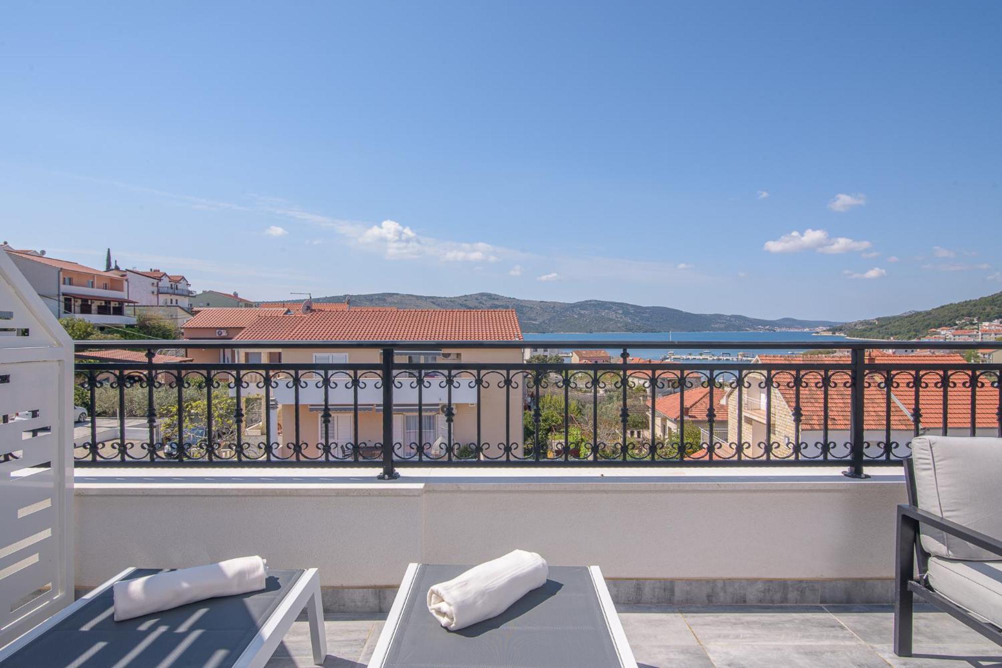 Villa Barbara & Zoran With Free Parking And Heated Swimming Pool Seget Vranjica Buitenkant foto
