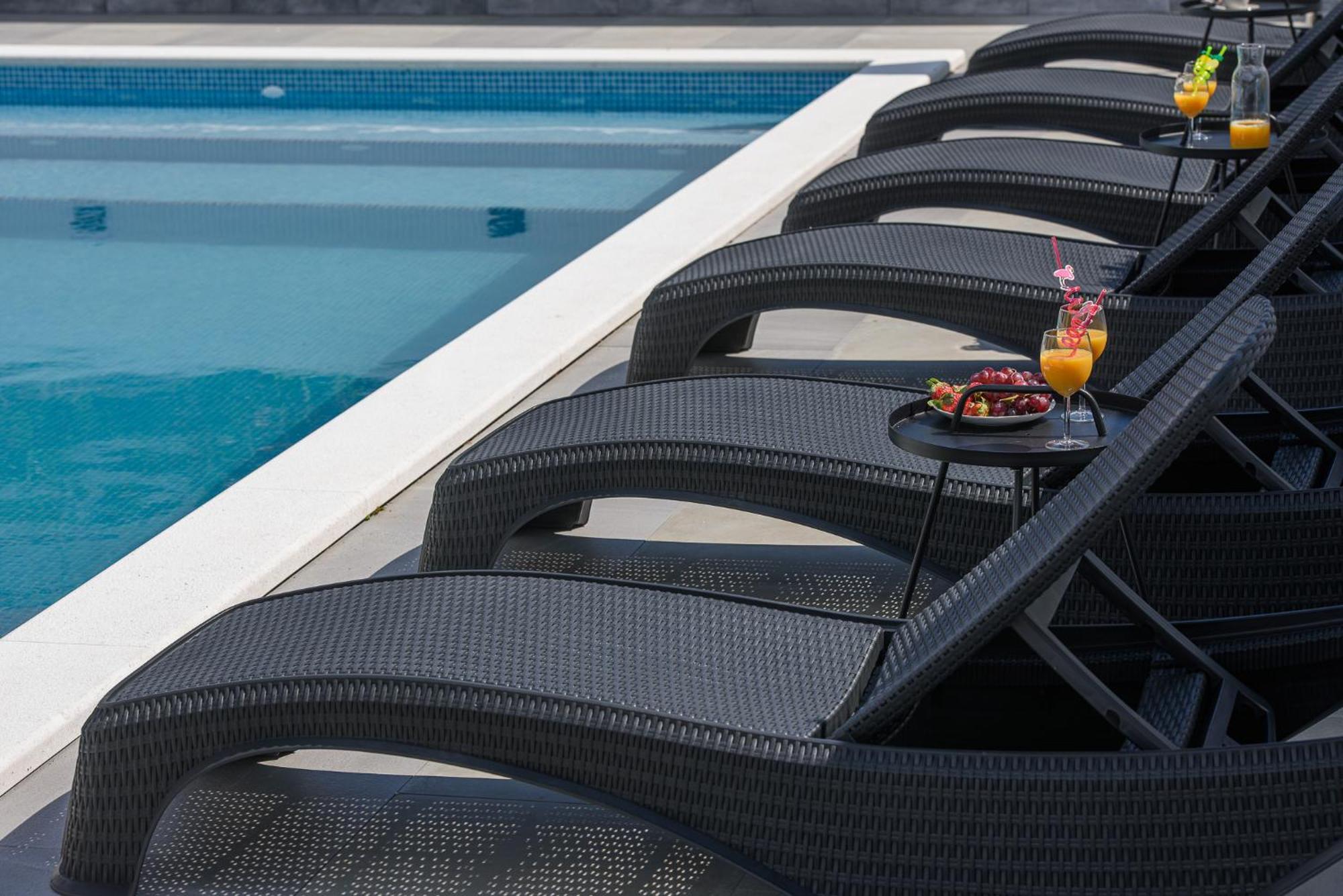 Villa Barbara & Zoran With Free Parking And Heated Swimming Pool Seget Vranjica Buitenkant foto