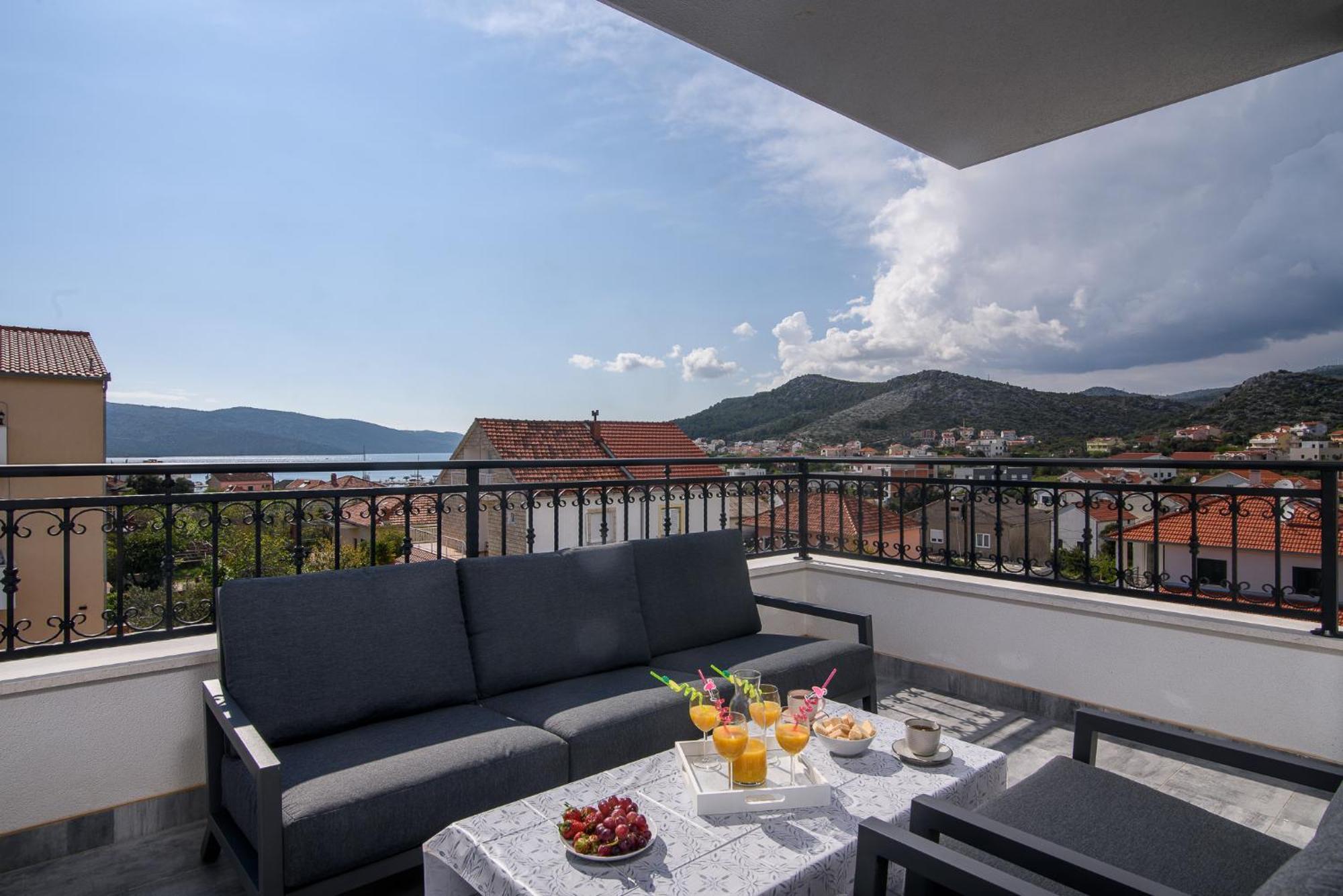 Villa Barbara & Zoran With Free Parking And Heated Swimming Pool Seget Vranjica Buitenkant foto