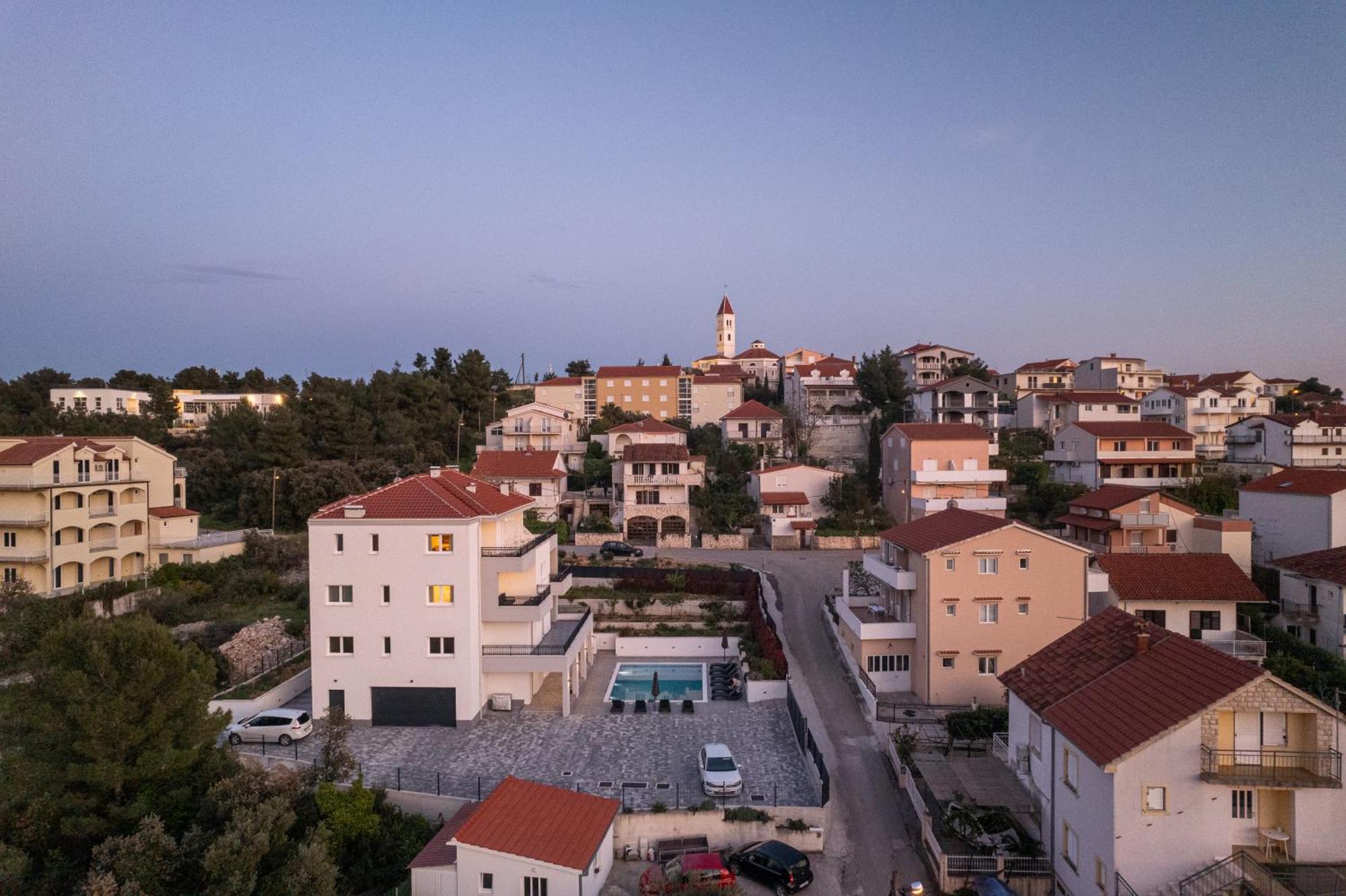 Villa Barbara & Zoran With Free Parking And Heated Swimming Pool Seget Vranjica Buitenkant foto