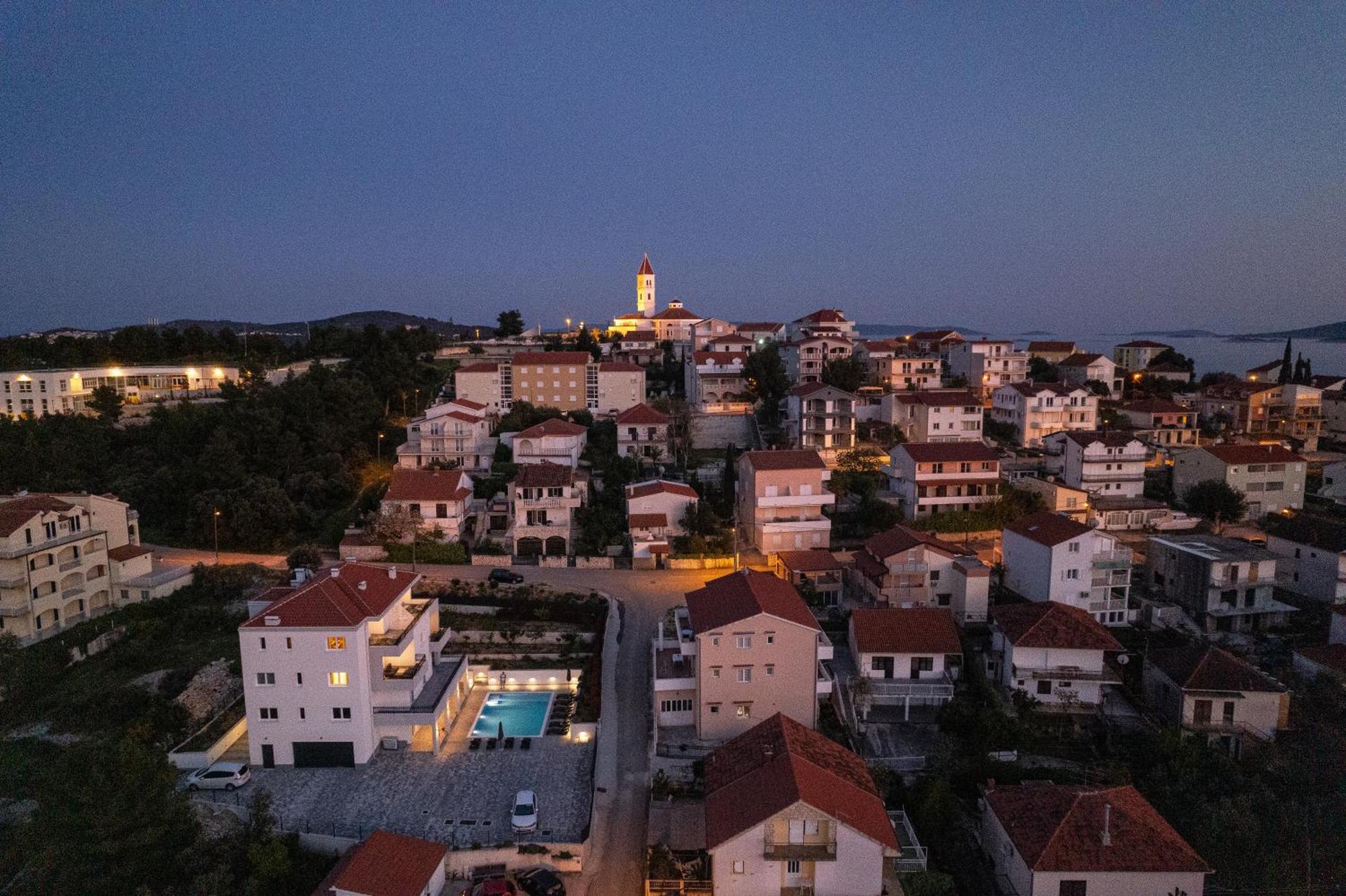 Villa Barbara & Zoran With Free Parking And Heated Swimming Pool Seget Vranjica Buitenkant foto